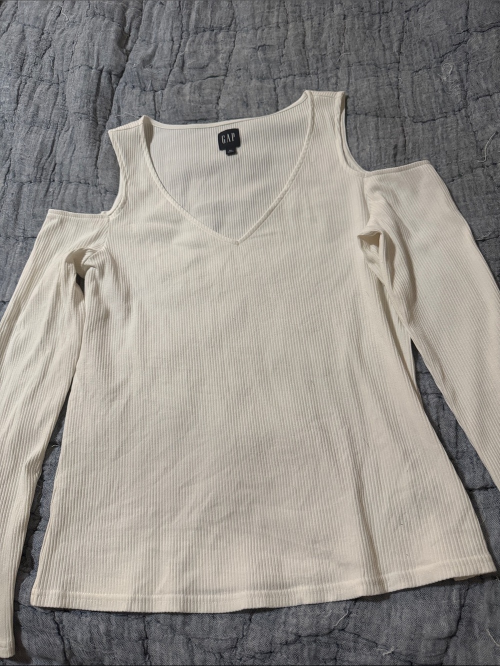 GAP White Ribbed Cold-Shoulder V-Neck Long Sleeve Top